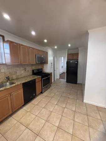 $2,195 | 1408 5th Street, Unit 3, North Bergen, NJ 07047