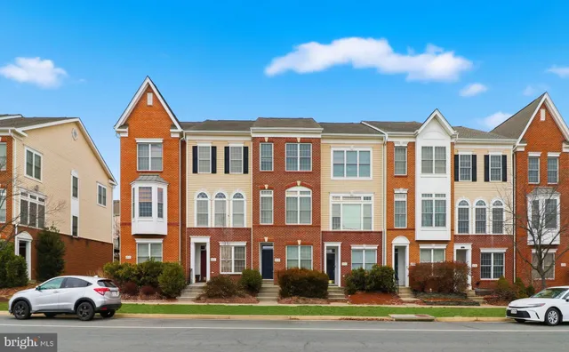 $3,000 | 25013 Riding Center Drive, Chantilly, VA 20152