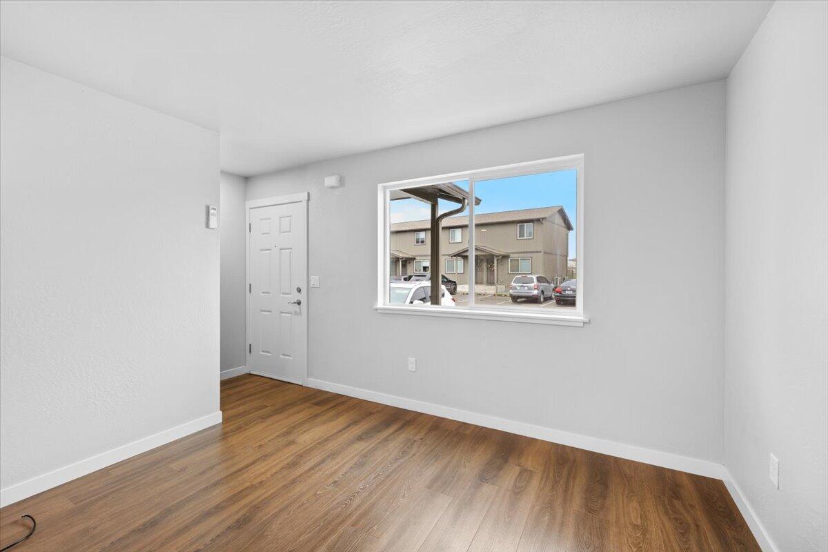 610 North Main Street, Unit 5A Phoenix, OR 97535 - Photo 3 of 16 25-CI_2156