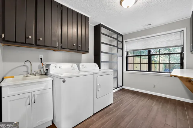 a view of utility room with washer and dryer