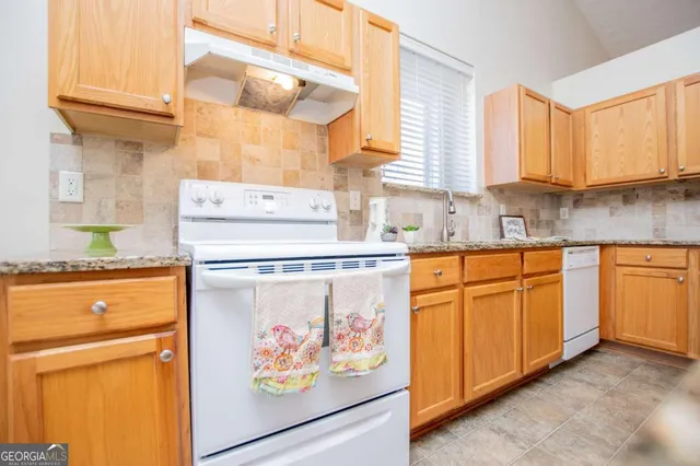 $319,900 | 226 Hampton Oaks Circle, Villa Rica, GA 30180