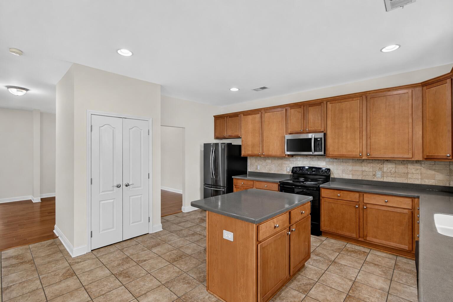 152 Spindle Way Goose Creek, SC 29445 - Photo 4 of 26