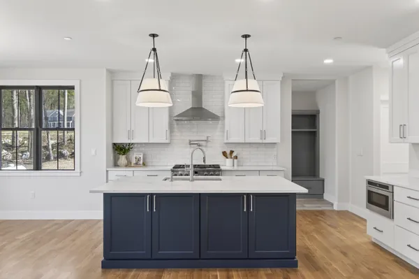 $1,399,900 | 8 Carmel Road, Pelham, NH 03076