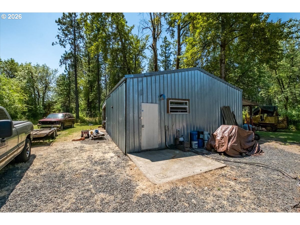 29727 Santiam Terrace Road Lebanon, OR 97355 - Photo 33 of 35