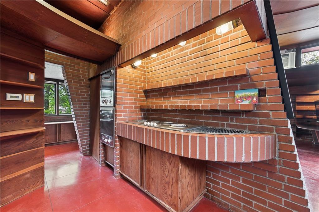 5139 Penton Road Pittsburgh, PA 15213 - Photo 15 of 32 a view of a balcony with chairs