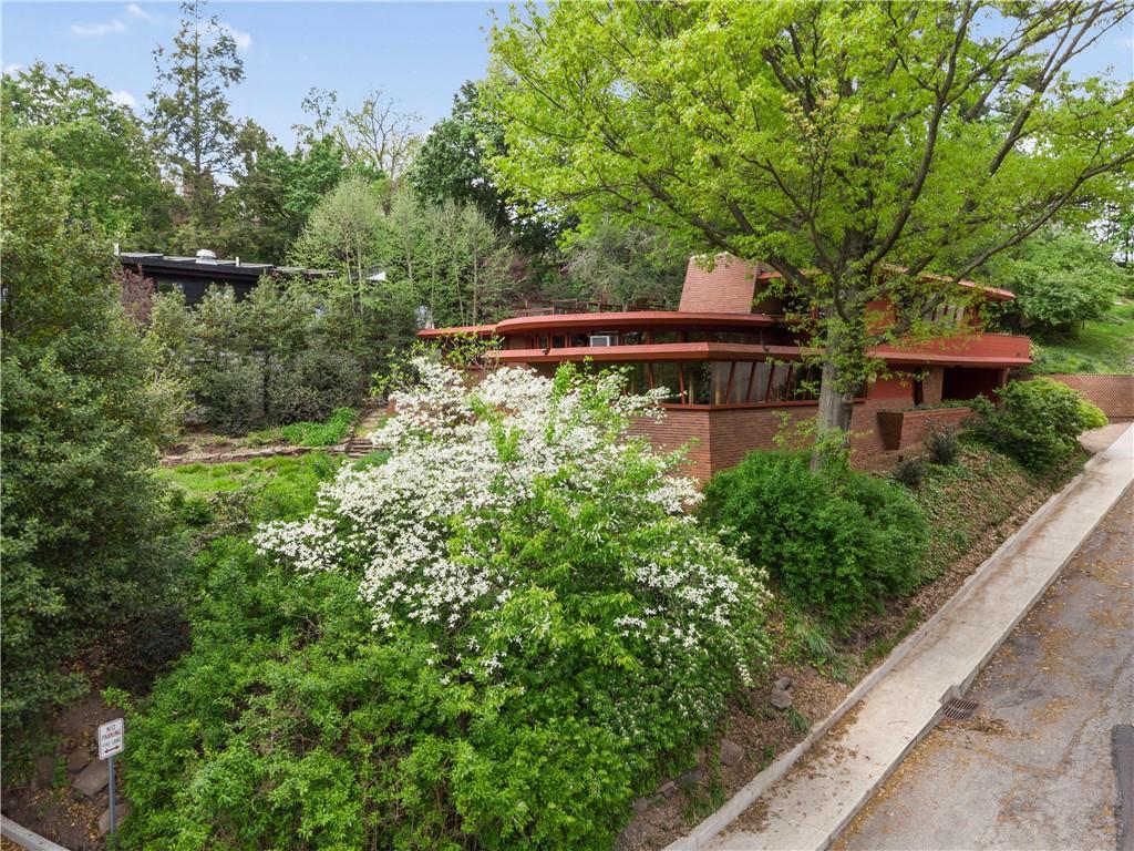5139 Penton Road Pittsburgh, PA 15213 - Photo 2 of 32 a front view of a house with garden