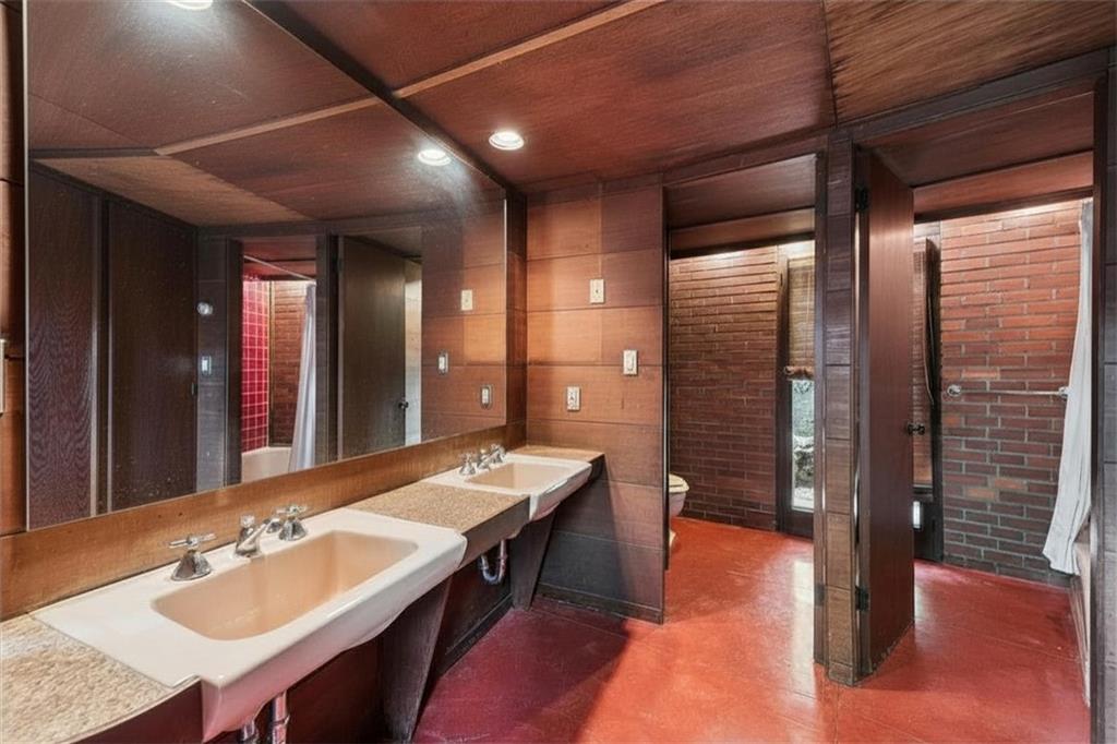 5139 Penton Road Pittsburgh, PA 15213 - Photo 21 of 32 a bathroom with a sink and a mirror