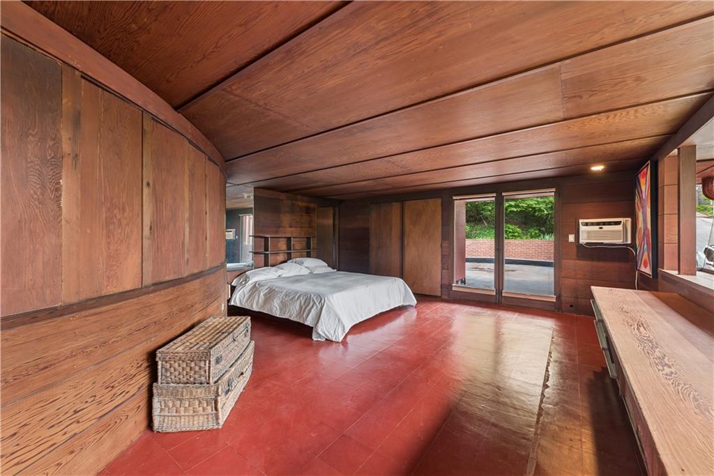 5139 Penton Road Pittsburgh, PA 15213 - Photo 24 of 32 a spacious bedroom with a bed and wooden floor