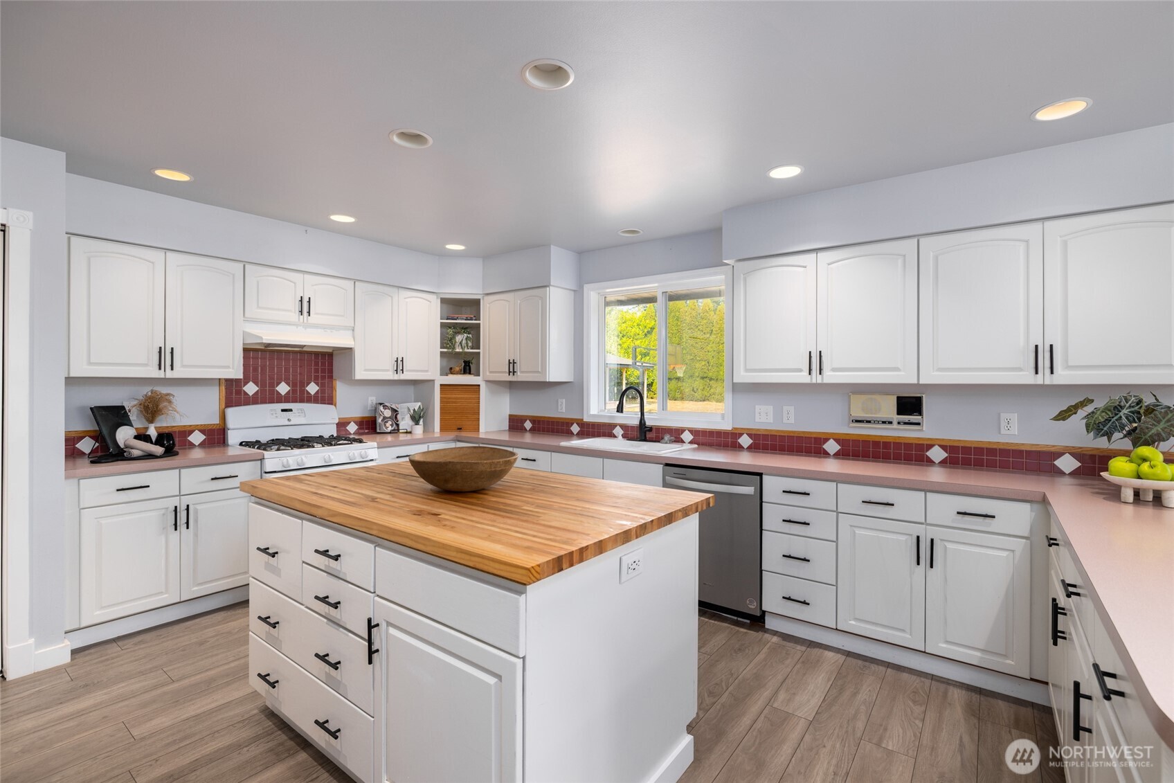 11169 Walker Road Mount Vernon, WA 98273 - Photo 14 of 40 Gallery Image 14