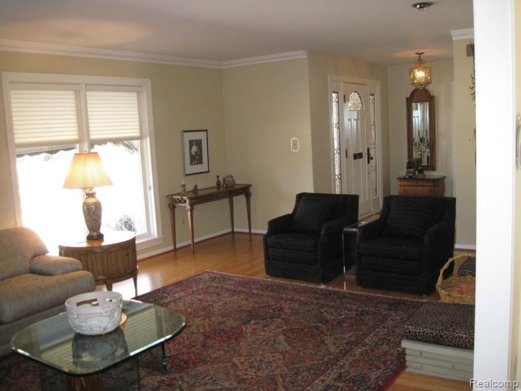 81 Willison Road Grosse Pointe, MI 48236 - Photo 8 of 24 IMG_2251.jpg