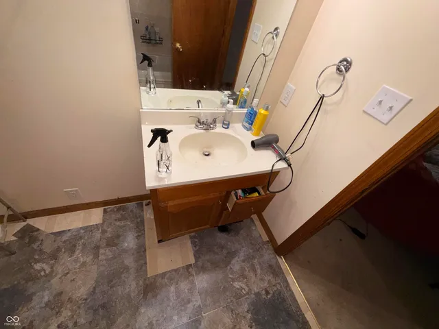 $196,900 | 1223 Glenhall Circle, Indianapolis, IN 46241