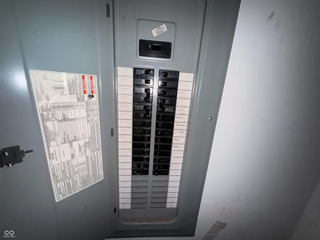 $196,900 | 1223 Glenhall Circle, Indianapolis, IN 46241