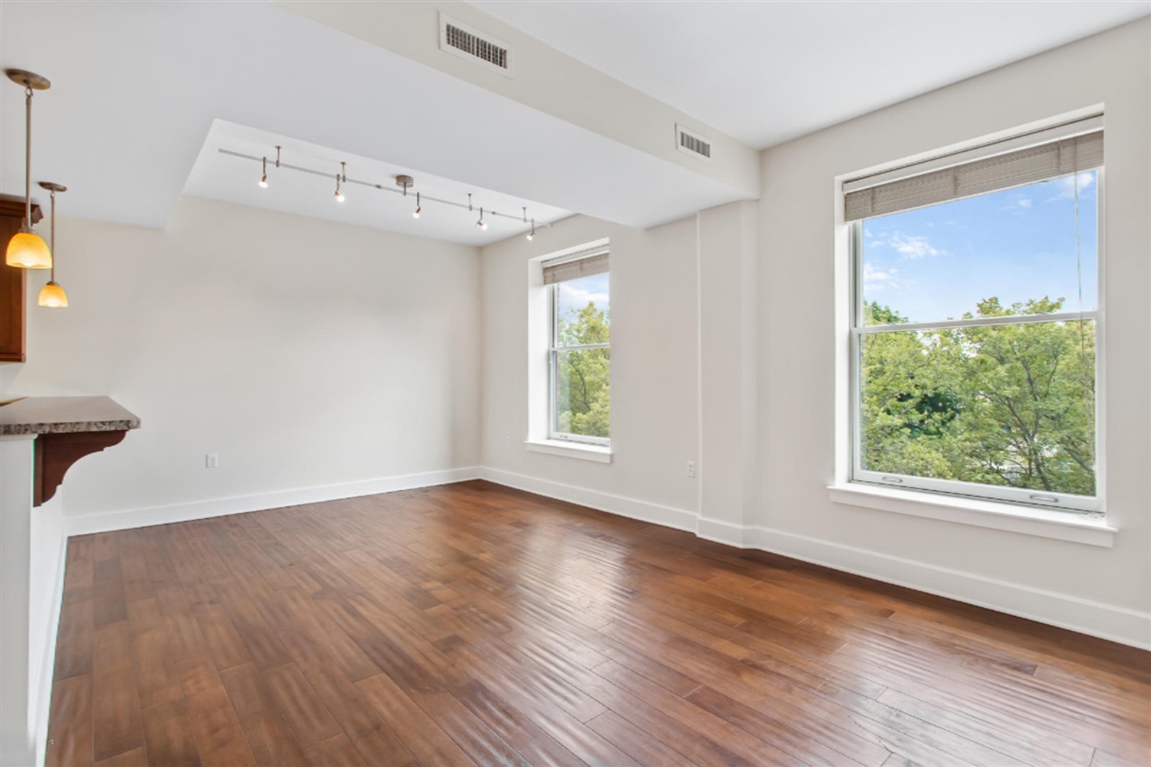 27 Library Street Northeast, Unit 503 Grand Rapids, MI 49503 - Photo 3 of 23