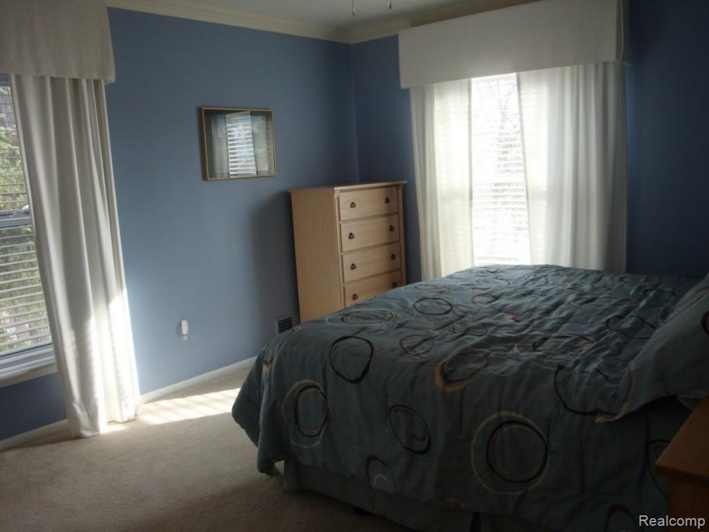5945 Farmington Road West Bloomfield, MI 48322 - Photo 21 of 31 Second Bedroom