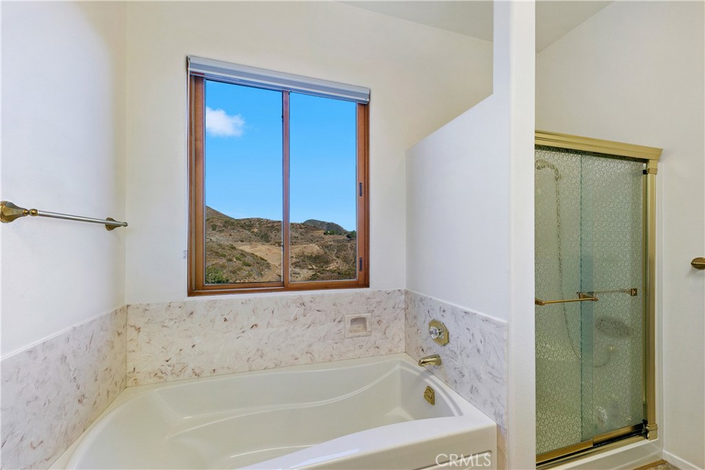 8400 Mipolomol Road Malibu, CA 90265 - Photo 32 of 58 a bathroom with a bathtub