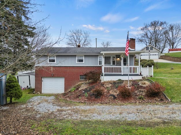 Ranch-style house with a front lawn and covered porch