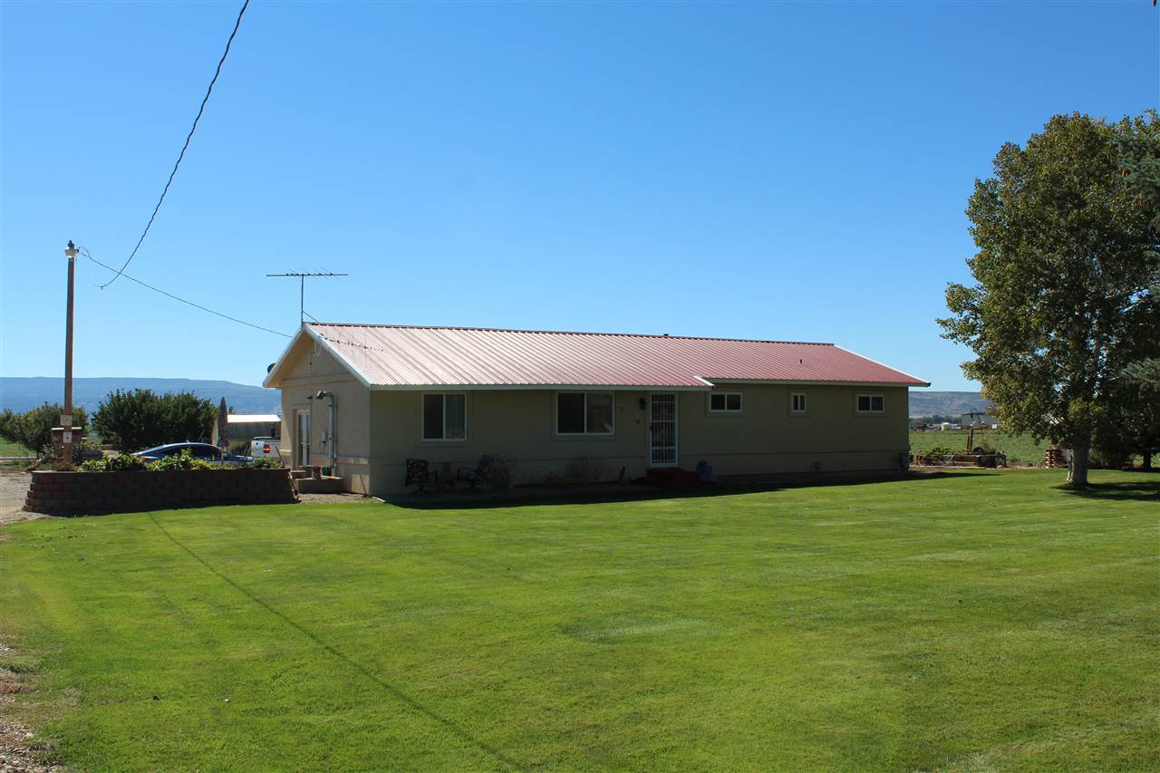 1349 Q Road Loma, CO 81524 - Photo 5 of 32 a view of a house with a yard