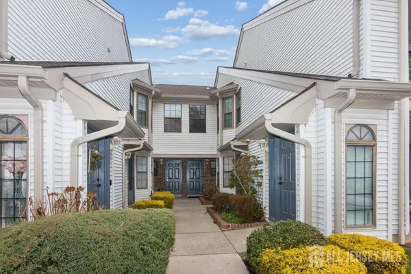 $2,900 | 208 Sunshine Court, Parlin, NJ 08859