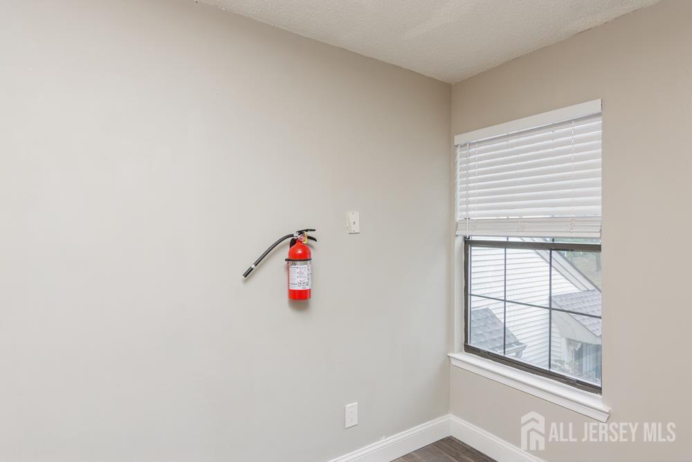 208 Sunshine Court Parlin, NJ 08859 - Photo 11 of 25