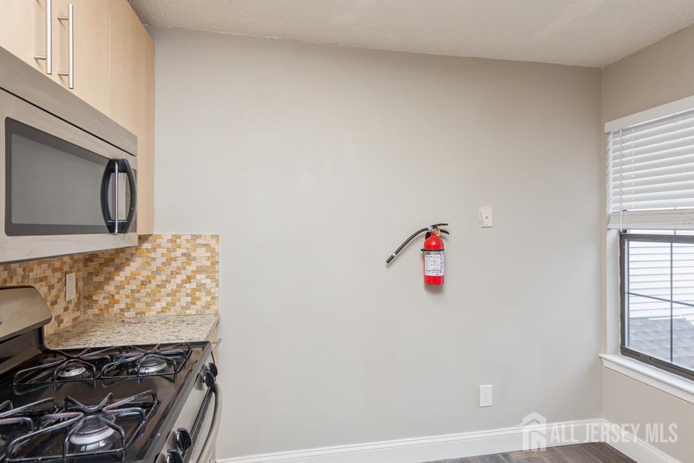 208 Sunshine Court Parlin, NJ 08859 - Photo 12 of 25