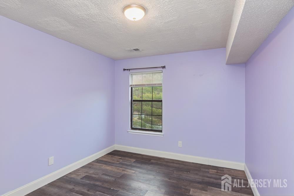 208 Sunshine Court Parlin, NJ 08859 - Photo 13 of 25