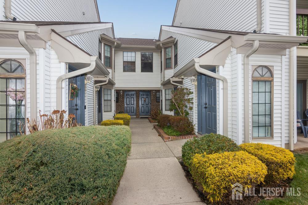 208 Sunshine Court Parlin, NJ 08859 - Photo 2 of 25