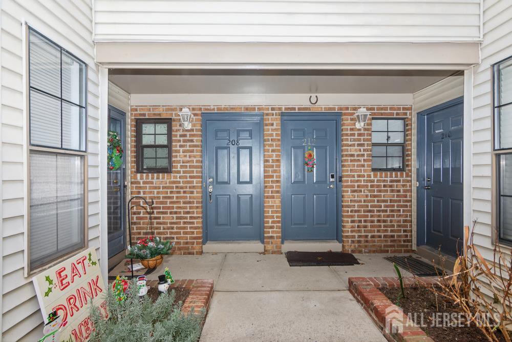 208 Sunshine Court Parlin, NJ 08859 - Photo 3 of 25