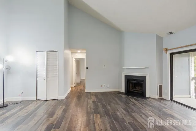 $2,900 | 208 Sunshine Court, Parlin, NJ 08859