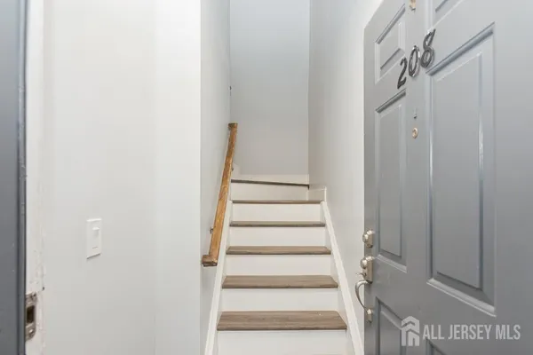 $2,900 | 208 Sunshine Court, Parlin, NJ 08859