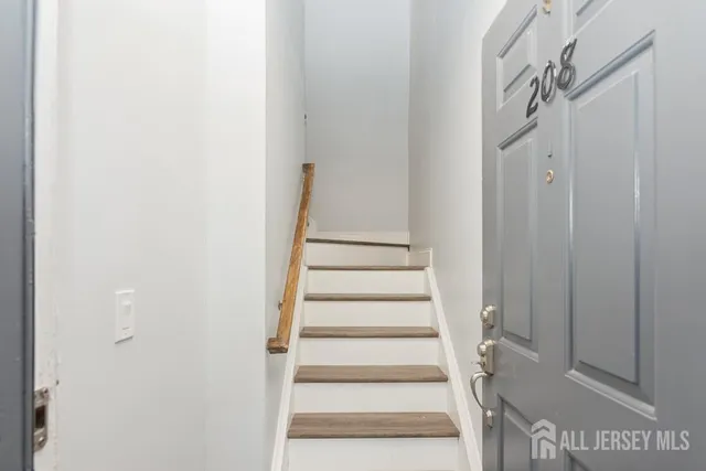 $2,900 | 208 Sunshine Court, Parlin, NJ 08859