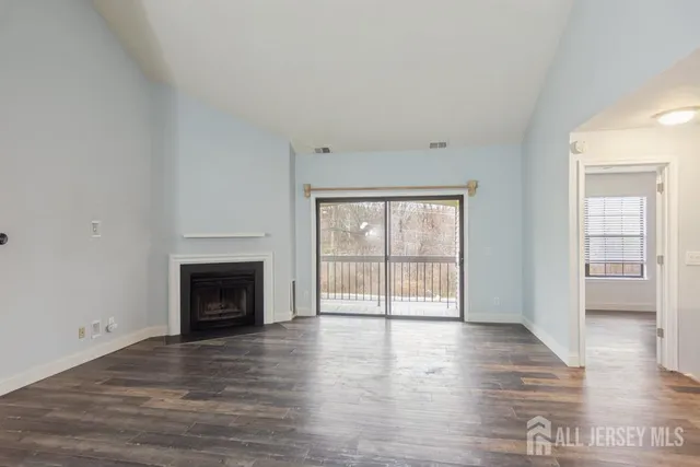 $2,900 | 208 Sunshine Court, Parlin, NJ 08859