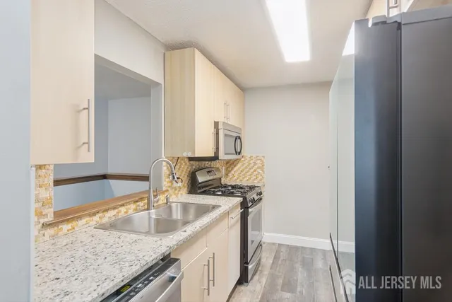 $2,900 | 208 Sunshine Court, Parlin, NJ 08859