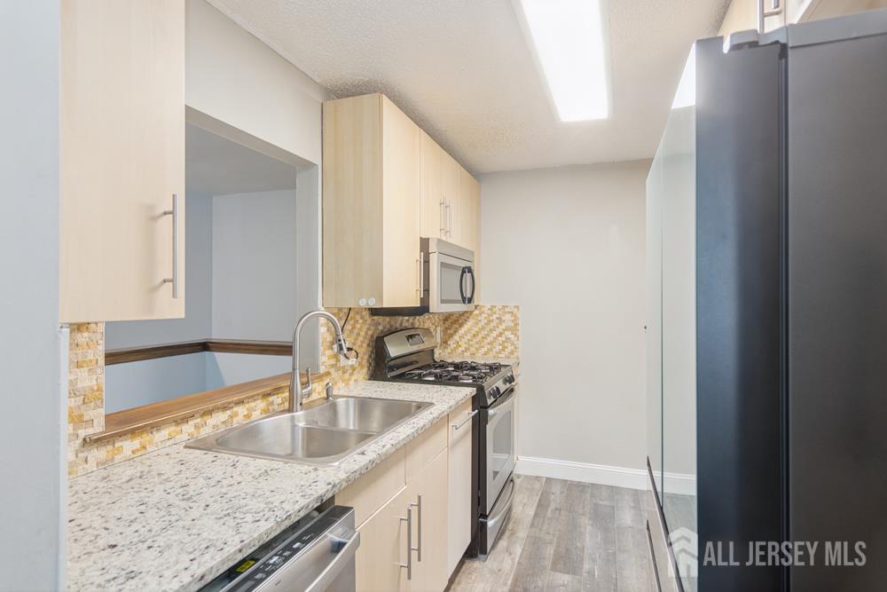 208 Sunshine Court Parlin, NJ 08859 - Photo 8 of 25