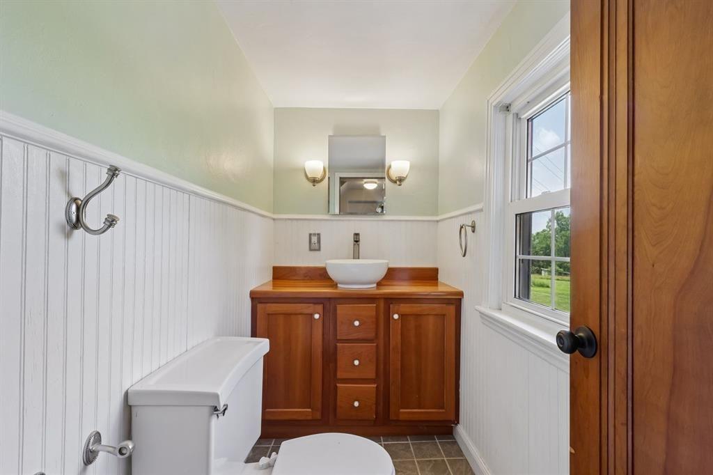 1770 Locust Road Sewickley, PA 15143 - Photo 20 of 33 2nd Floor Half Bath