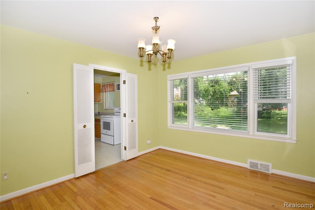 1978 Earlmont Road Berkley, MI 48072 - Photo 7 of 34 Gallery Image 7