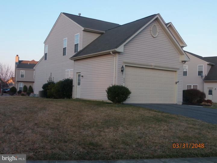 424 Wynthorpe Road New Castle, DE 19720 - Photo 3 of 25 Exterior Side