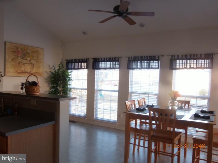 424 Wynthorpe Road New Castle, DE 19720 - Photo 7 of 25 Sun Room