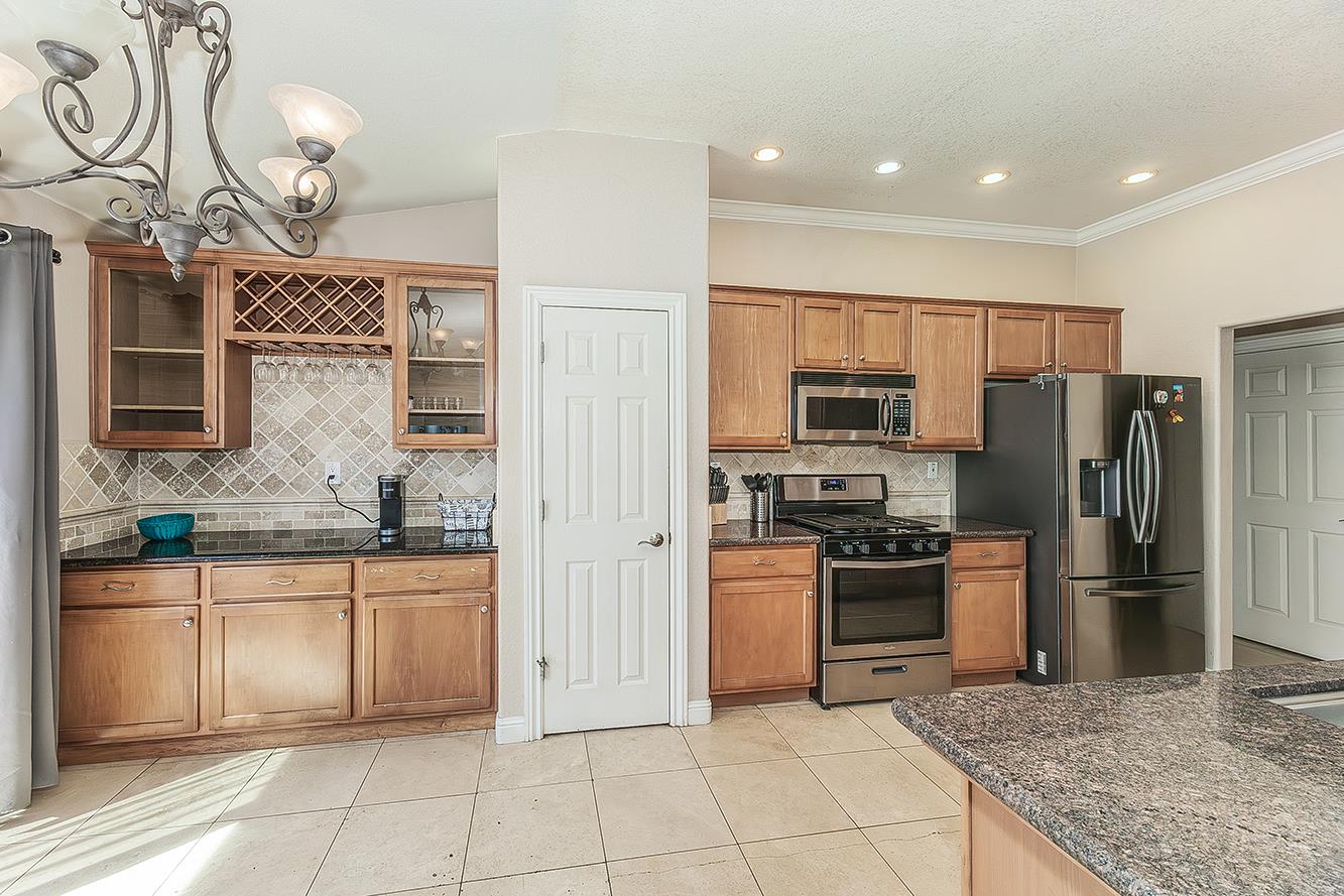 2864 Rialto Avenue Clovis, CA 93611 - Photo 15 of 43