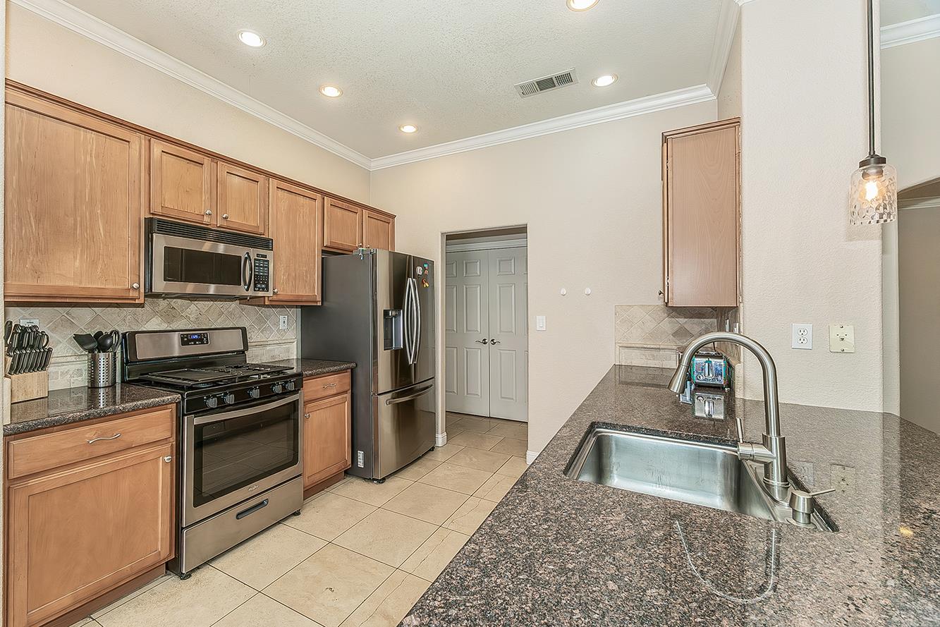 2864 Rialto Avenue Clovis, CA 93611 - Photo 16 of 43