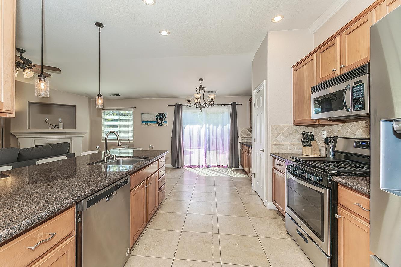 2864 Rialto Avenue Clovis, CA 93611 - Photo 18 of 43