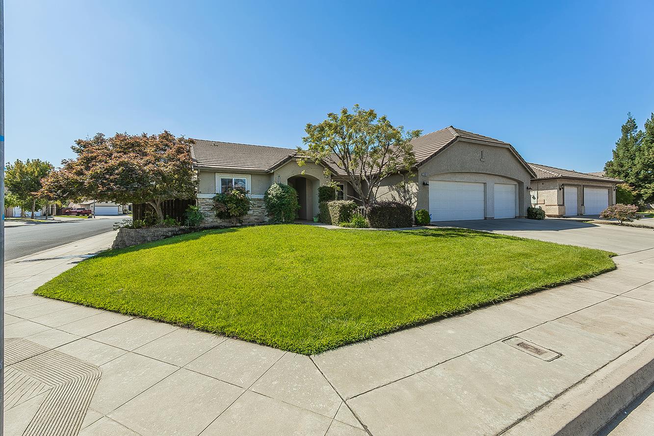 2864 Rialto Avenue Clovis, CA 93611 - Photo 3 of 43