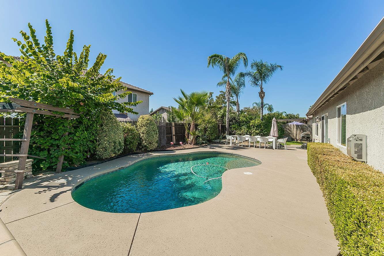 2864 Rialto Avenue Clovis, CA 93611 - Photo 36 of 43