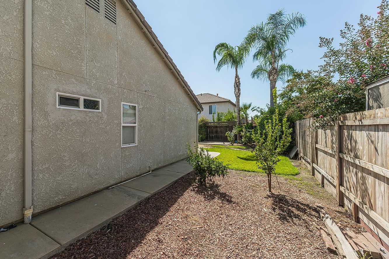 2864 Rialto Avenue Clovis, CA 93611 - Photo 40 of 43