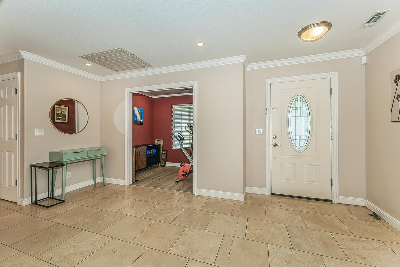 2864 Rialto Avenue Clovis, CA 93611 - Photo 6 of 43