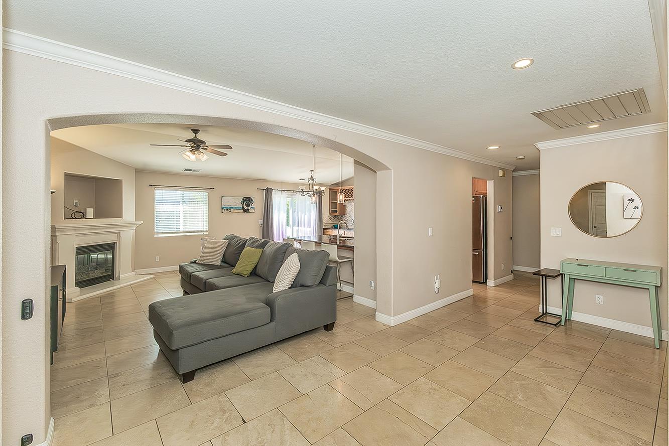 2864 Rialto Avenue Clovis, CA 93611 - Photo 7 of 43