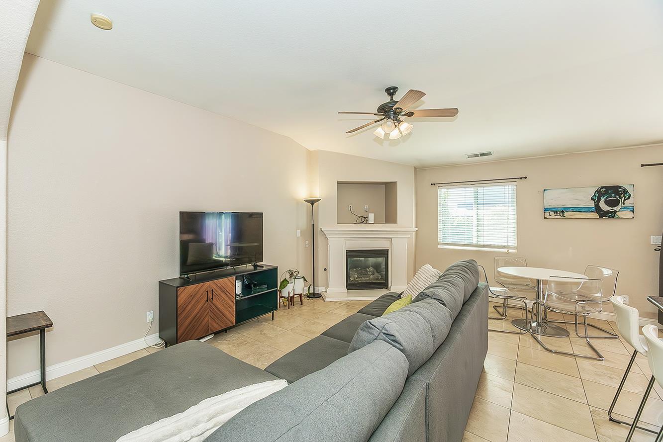 2864 Rialto Avenue Clovis, CA 93611 - Photo 8 of 43
