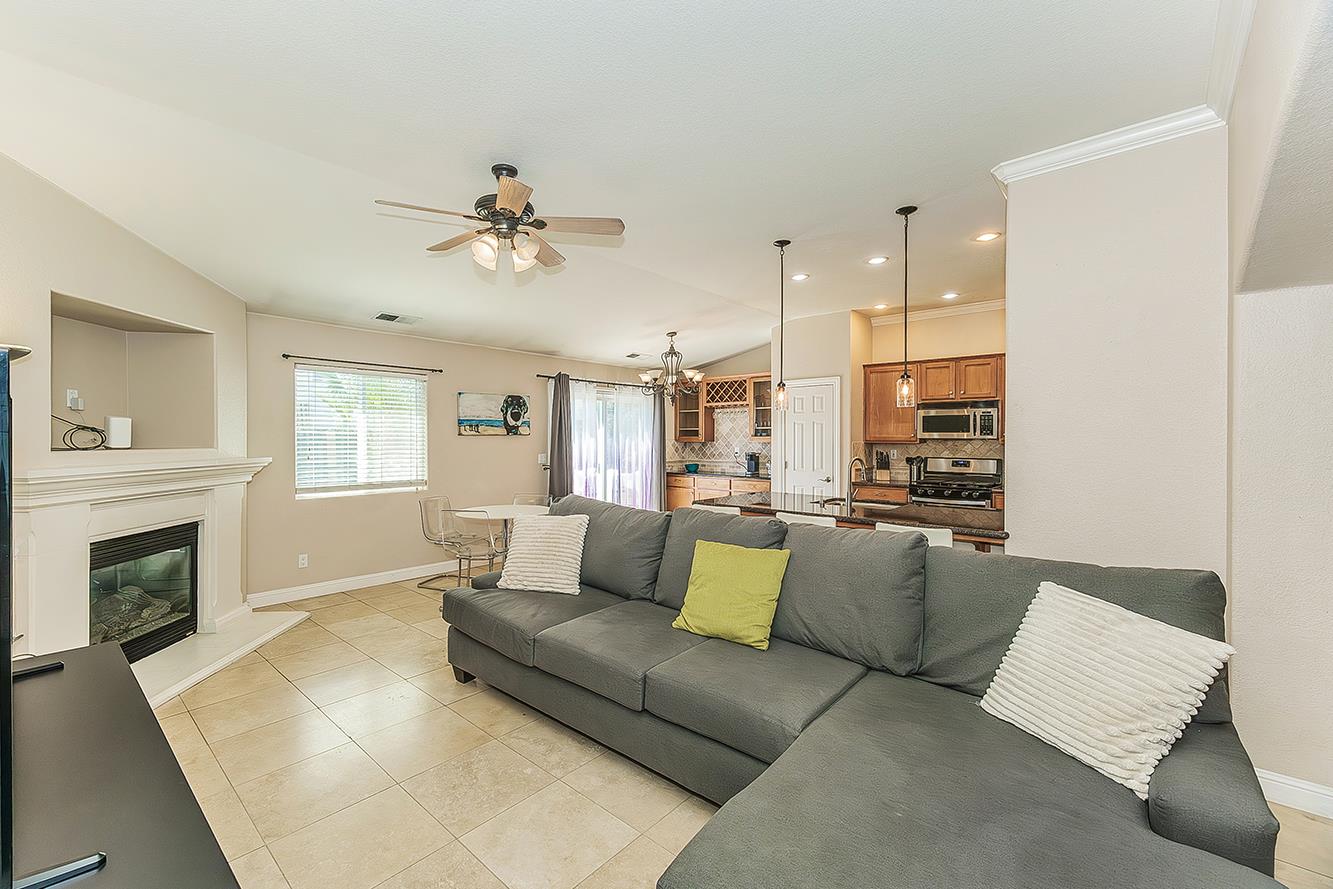 2864 Rialto Avenue Clovis, CA 93611 - Photo 9 of 43