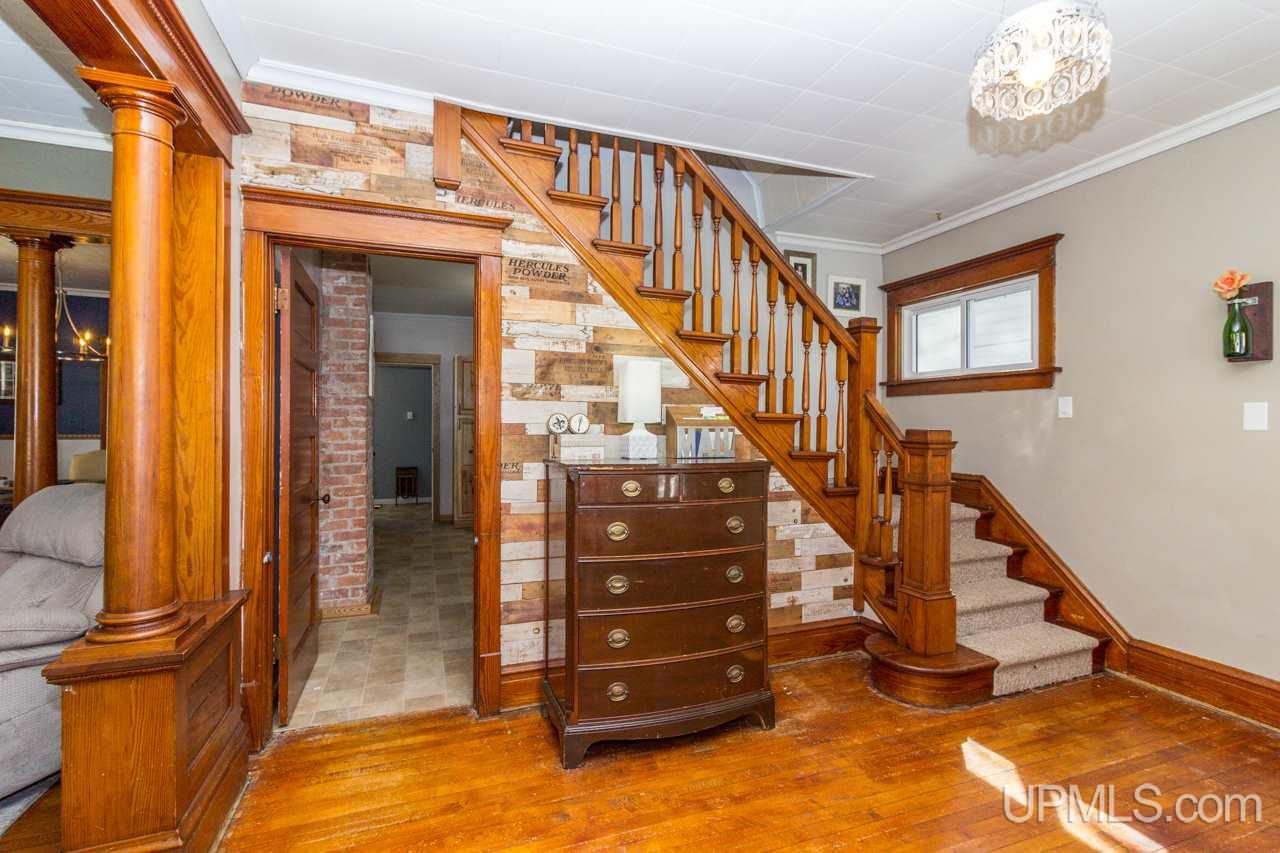 118 Ridge Street Negaunee, MI 49866 - Photo 3 of 15 Gallery Image 3