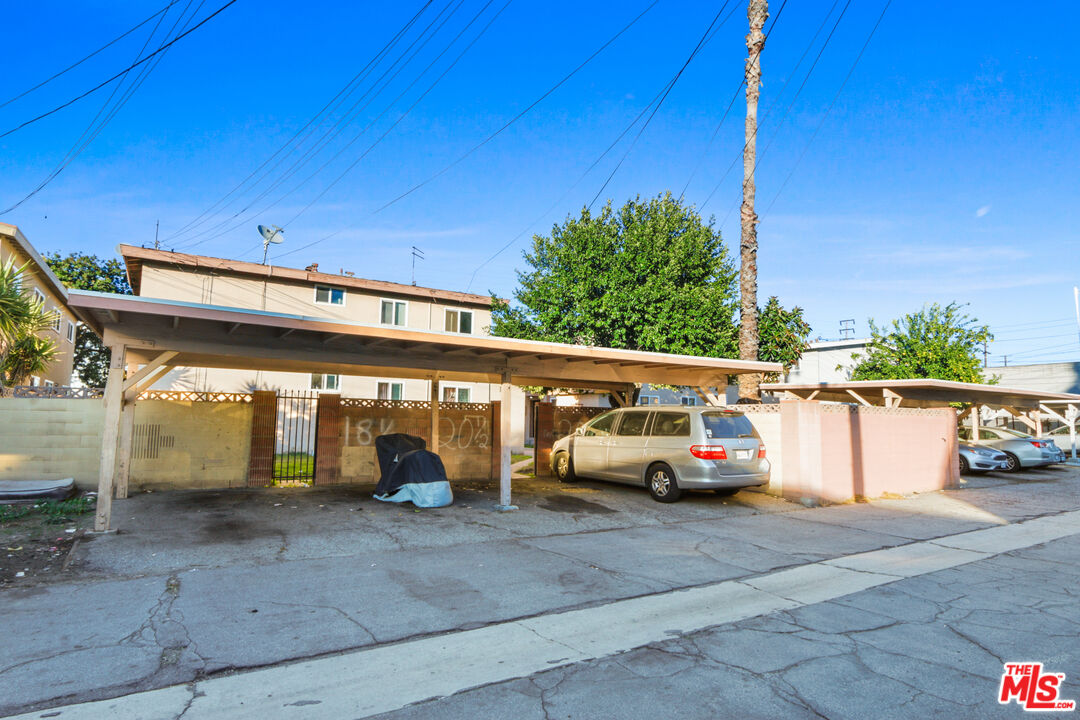 10018 Foster Road Bellflower, CA 90706 - Photo 9 of 10 a view of outdoor space with sitting area