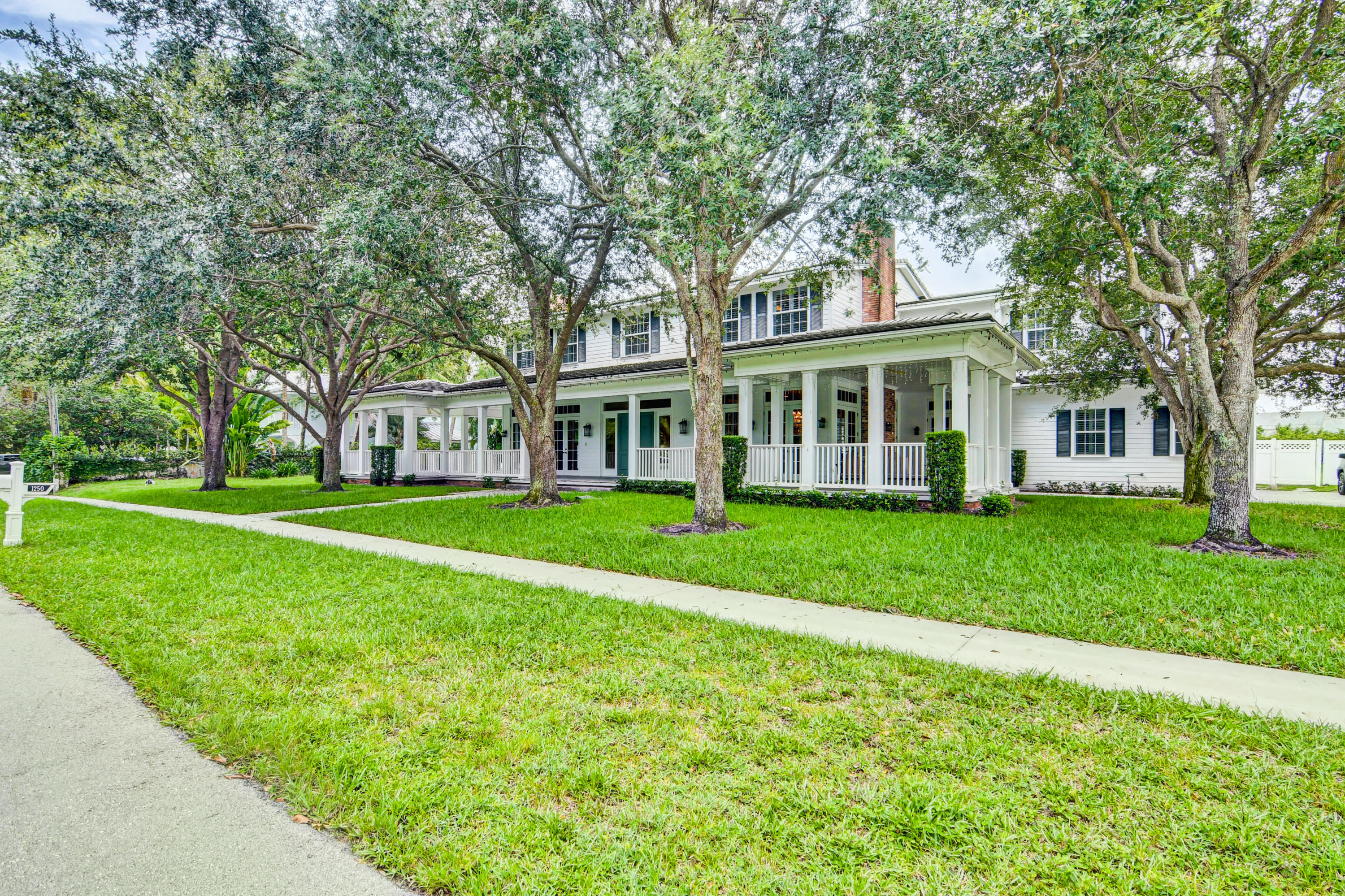 1250 Southwest 21st Lane Boca Raton, FL 33486 - Photo 2 of 86 01_dsc_1258_59_60_61_62